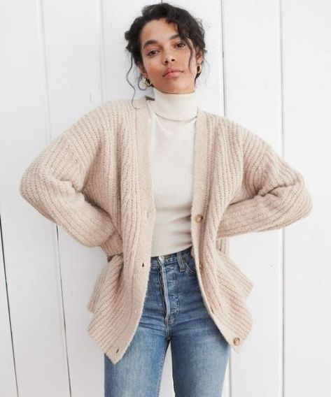 The Best Ways To Style A Turtleneck Top - Society19 Turtleneck Outfit Layering, Turtleneck Outfits, Turtleneck Layering, Look Zara, Turtleneck Outfit, Turtleneck Style, Beige Outfit, Jenni Kayne, White Turtleneck