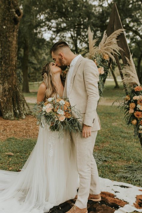 Tan Groom Attire, Boho Wedding Tuxedo, Neutral Groom Suit, Taupe Groom Suit, Cream Color Groom Suit, Beige Grooms Suit, Beige Suite Wedding Groom Attire, Boho Wedding Tuxedo For Men, Groom Boho Wedding Attire