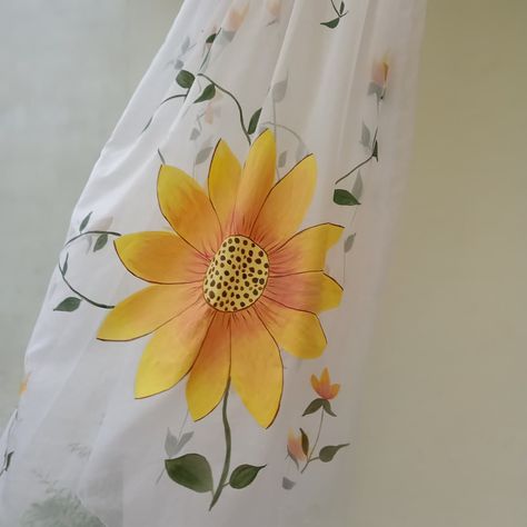 Fabric Colour Painting, Small Sunflower, Fabric Painting Techniques, Painted Clothing, Hand Painted Dress, Fabric Paint Designs, All Body Workout, Hand Painted Clothing, Sunflower Shirt