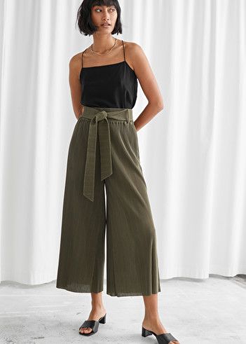 High Waist Outfit, Waist Outfit, High Waist Outfits, Minimalist Fashion Women, Fitted Trousers, Strap Tops, Fashion Story, Silk Crepe, High Waisted Trousers