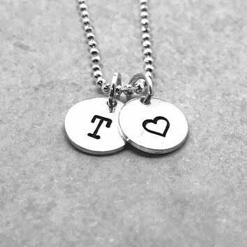 V Letter Images, Photo To Cartoon Photoshop, Love Keyboard, V Initial, T Wallpaper, Silver Initial Charms, Food Art Photography, Necklace With Heart, Aesthetic Letters