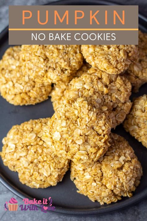 These no-bake pumpkin cookies are a sweet and tasty fall-time treat that require absolutely no time in the oven! Simply heat your mixture on the stove for a couple of minutes and then press them into cookies! They are so easy to make that you'll be making them over and over again all season long! BakeItWithLove.com #bakeitwithlove #nobake #pumpkin #cookies #fall #dessert Pumpkin No Bake, Pumpkin No Bake Cookies, Oatmeal No Bake Cookies, Cookies Fall, Easy No Bake Cookies, Oatmeal Cookies Easy, No Bake Pumpkin, Pumpkin Oatmeal Cookies, Bake Pumpkin