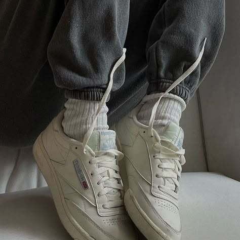 Reebok Club C 85 Outfit, Club C 85 Outfit, Rebook Shoes, Reebok Outfit, Reebok Club C 85 Vintage, Club C 85 Vintage, White Sneakers Outfit, White Reebok, Dr Shoes