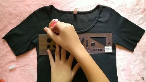 This is a guide to making a DIY square neck top. Learn how to make a square neck top out of an old long-sleeved t-shirt, with this easy step-by-step sewing tutorial. Diy Square Neck Top, Cute Diy, Square Neck Top, Shirt Printing, Cute Diys, Easy Step, Sewing Tutorials, Long Tops, Square Neck