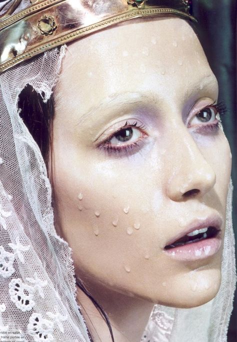 Numero 83 may 2007    immaculee by Miles Aldridge with Alana Zimmer Miles Aldridge, Arte Fantasy, Art Reference Photos, Virgin Mary, Dark Art, Drawing Inspiration, Madonna, Art Inspo, Veil