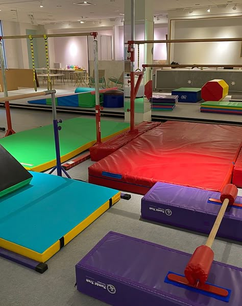 Garage Gymnastics Gym, Indoor Gymnastics Room, Home Gymnastics Room, Gymnastics Room Ideas, Gymnast Room, Gym Layouts, Home Gymnastics, Alternative School, Gymnastics At Home