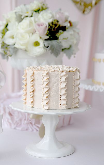 So pretty. Ruffle Cake, Buttercream Cakes, Special Occasion Cakes, Kue Ulang Tahun, Gorgeous Cakes, Decorated Cakes, Love Cake, Fancy Cakes, Cake Decorating Tips