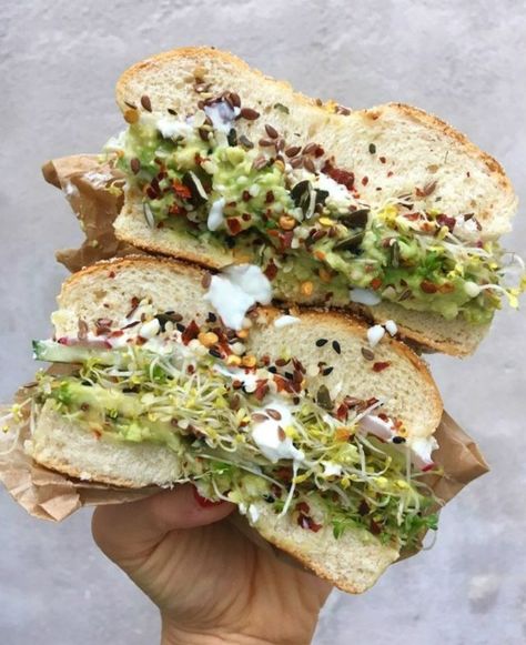 Bagel Sandwich Recipes, Avocado Bagel, Plats Healthy, Best Bagels, Bagel Sandwich, Think Food, Idee Pasto Sano, Comfort Foods, Pretty Food