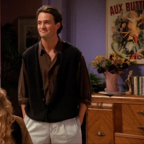 Martin Show 90s Outfits, Chandler Friends Outfits, Chandler Outfits, Chandler Bing Outfits, Ideal Appearance, Recital Outfit, Therapist Outfit, Chandler Friends, Martin Show