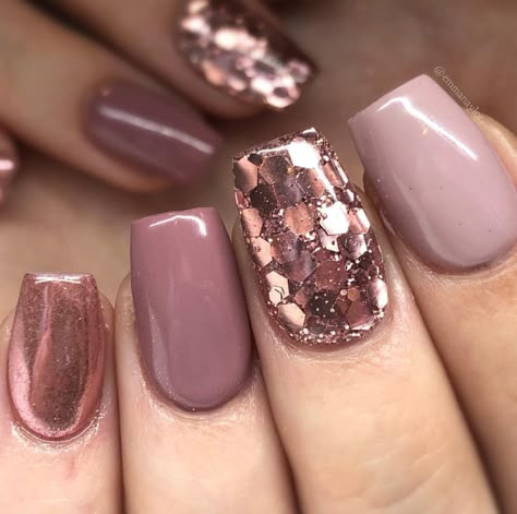 Rose Gold Nails Acrylic, Champagne Nails, Rose Gold Nails Design, Idee Babyshower, Rose Gold Chrome, Champagne Rose, Rose Gold Nails, Nail Salons, Nail Designs Glitter