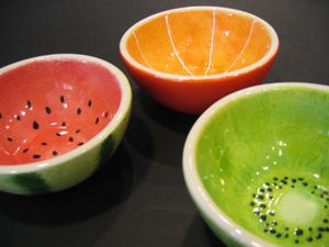 Paint your favorite fruit on a bowl for or create a sweet unique set. I would love to do a set of nesting bowls decorated with the fruit of that size! Fruit Bowl Ideas, Pottery Place, Diy Keramik, Bowl Ideas, Color Me Mine, Beginner Pottery, Paint Your Own Pottery, Pottery Painting Designs, Tanah Liat