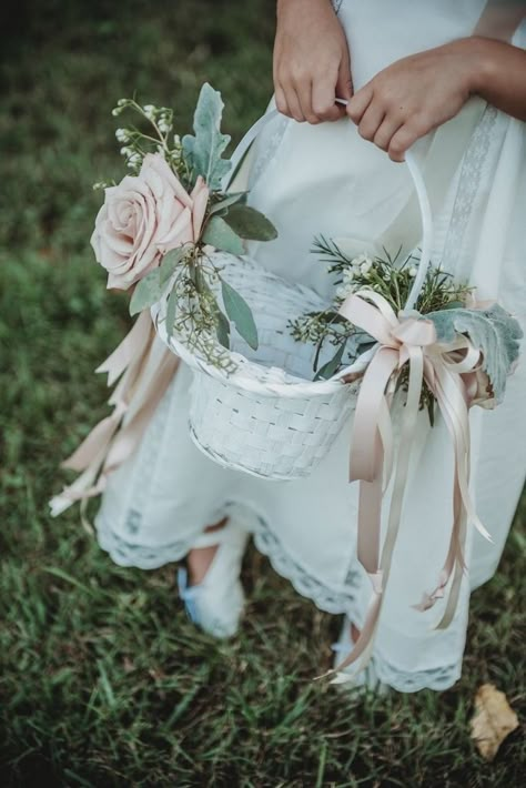 Diy Flower Girl Basket, Flower Girl Ideas, Wedding Flower Girl Basket, Nashville Wedding Venues, Flower Girl Baskets, Romantic Wedding Decor, Makeup Guide, Flower Girl Basket, Wedding Flower Girl