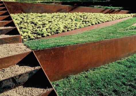 Rust Never Sleeps: 8 Surprising Ways to Use Steel in the Garden Corten Stairs, Steel Retaining Wall, Corten Steel Garden, Garden Stairs, Children's Garden, Have Inspiration, Garden Edging, Landscaping Tips, Corten Steel