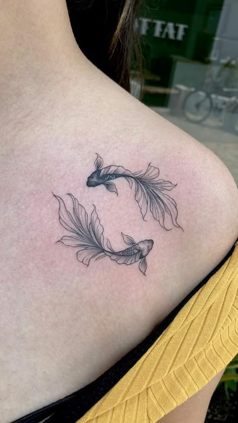 Fish In A Circle Tattoo, Coy Fish Matching Tattoo, Fish Tattoo Ideas For Women, Small Pisces Tattoos Fish, Koi Fish Circle Tattoo, Pieces Koi Fish Tattoo, 2 Fish Tattoo Design, Koi Fish Tattoo On Shoulder, Fish Tattoo Betta