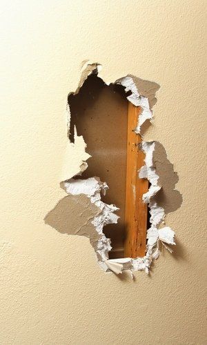 Fix Hole In Wall, Drywall Tape, How To Patch Drywall, Wallpaper Removal, Diy Handyman, Drywall Repair, Astuces Diy, Diy Home Repair, Touch Up Paint