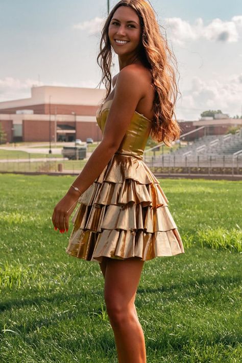 Sweetheart Golden Tiered A-line Short Dress Hoco Dresses Gold, Ruffle Short Dress, Homecoming Formal Dresses, Winter Formal Dresses, Red Carpet Outfits, Junior Prom Dresses, Tiered Ruffle Skirt, A Line Shorts, Short Prom Dress