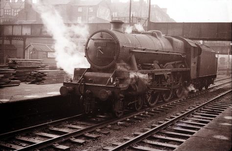 Preston Railway Station. December 10, 1960 Ramps And Stairs, Vintage Railway Station, Indore Railway Station, Steam Trains Uk, Nottingham Victoria Railway Station, Shornur Railway Station, Steam Engine Trains, Steam Railway, Southern Railways