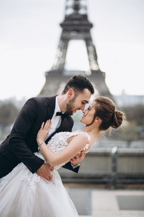 Wedding couple in france. Download for free at freepik.com! #Freepik #freephoto #background #wedding #winter #people Wedding Couple, Free Photo, Bride And Groom, Eiffel Tower, Tower, France