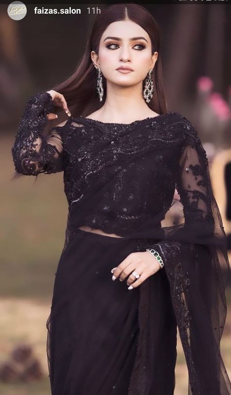 Makeup Looks With Black Saree, Black Sari Pakistani, Makeup On Black Saree, Black Sari Look, Makeup With Black Saree, Black Saree Makeup Look, Black Saari, Black Saree Party Wear, Black Saree Designs