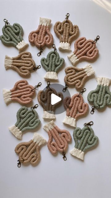 Macrame Cactus Keychain, Macrame Gifts, Diy Keychains, Cactus Keychain, Braid Tutorial, Macrame Ideas, December 22, Macrame Tutorial, Macrame Diy