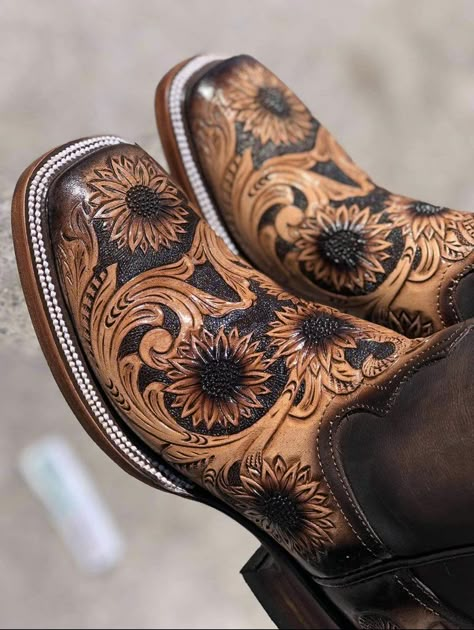 Sunflower 🌻 garden Sunflower Cowgirl Boots, Vaquera Boots, Sunflower Boots, Sparkle Jeans, Cowgirl Boots Square Toed, Cow Girl Boots, Cute Cowgirl Boots, Country Shoes, Western Shoes