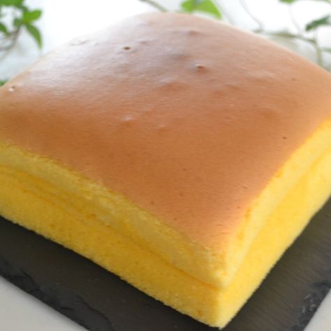 Taiwanese Castella Cake Recipe, Jiggly Cake, Souffle Cake, Easy Sponge Cake, Castella Cake Recipe, Easy Sponge Cake Recipe, Castella Cake, Mexican Sweet Bread, Cake Preparation