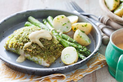 A drizzle of hollandaise sauce makes this quick and easy fish dish simply sensational. This recipe is brought to you by Gravox and taste.com.au. Asparagus Hollandaise, Hollandaise Sauce Recipe, Crusted Fish, Recipe For Hollandaise Sauce, Seafood Sauce, Hollandaise Sauce, Fish Dinner, Roasted Asparagus, Cooking Recipe