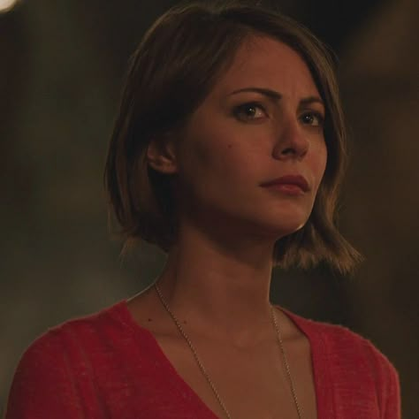 Thea Queen Hair Short, Willa Holland Arrow, Willa Holland Short Hair, Willa Holland Icons, Ashley Scott, Willa Holland, Thea Queen, Oliver And Felicity, Scott Lang