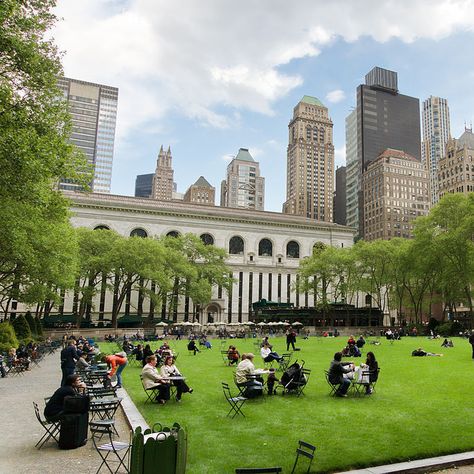 For Amanda Burden, a city is defined by its public spaces. The former city commissioner of New York City explains why a promenade, a park or even a park bench, are vital to a city's ability to thrive. Manhattan Park, Bryant Park Nyc, Bronx Zoo, Visit New York City, Nyc Park, Park In New York, Bryant Park, Urban Park, New York Life