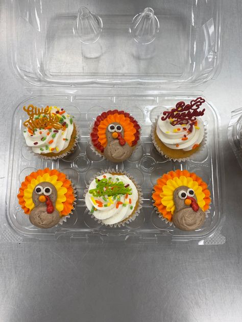 Simple Thanksgiving Cupcakes, Thanks Giving Cupcake Ideas, Simple Thanksgiving Cupcake Ideas, Thanks Giving Cupcake, Thanksgiving Turkey Cupcakes, Easy Turkey Cupcakes, Cupcake Thanksgiving Ideas, Turkey Cupcakes Ideas, Thanksgiving Cupcakes Ideas