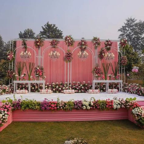 Unique Event Decor, Indian Wedding Stage, Wedding Stages, Reception Stage Decor, Simple Stage Decorations, Flower Backdrop Wedding, Wedding Stage Backdrop, Wedding Reception Backdrop, Wedding Background Decoration