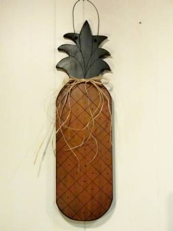 Primitive Country Decor, Pineapple Crafts, Primitive Wall Decor, Primitive Lighting, Primitive Home Decor, Primitive Walls, Primitive Signs, Snow White Party, Pineapple Decor