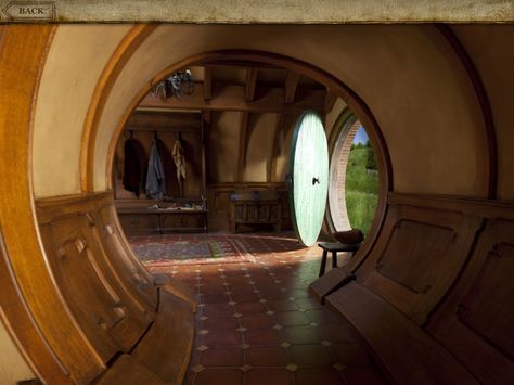 hobbit haus | Hobbit-Haus in Neuseeland Hobbit House Interior, Casa Do Hobbit, Bag End, Casa Hobbit, Hobbit An Unexpected Journey, Earth Sheltered, Underground Homes, Bilbo Baggins, Hobbit Hole