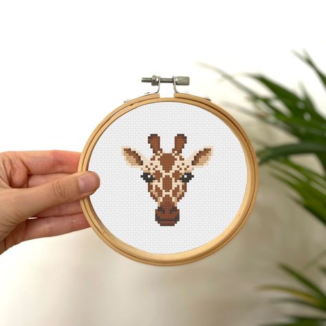 Cross Stitch Giraffe, Simple Cross Stitch Patterns, Cross Stitch Kids, Giraffe Cross Stitch, Giraffe Face, X Stitch, Tiny Cross Stitch, Easy Cross Stitch Patterns, Easy Animals