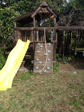 Converting an old Playset into a coop. Playground Chicken Coop, Play Set Chicken Coop, Playset Chicken Coop, Kids Jungle Gym, Chicken Coop Designs Diy, Swing Set Diy, Duck Coop, Chicken Coup, Kids Play Set