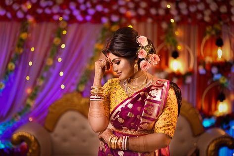 Reception Bride Poses Single, Reception Bride Poses, Bengali Reception Bridal Look, Indian Wedding Outfit Bride, Bengali Bride Reception Look, Reception Poses, Reception Couple, Marriage Poses, Blessing Ceremony