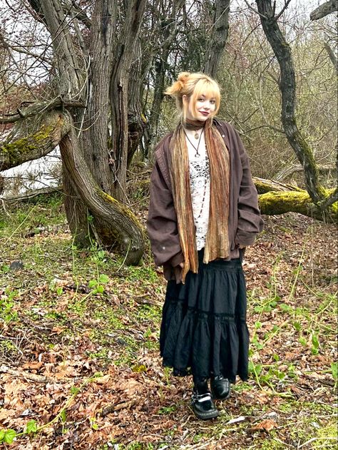 Aesthetic Clothes Feminine, Pottery Class Outfit Aesthetic, Infp Style Outfits, Goblincore Fashion Winter, Simple Layered Outfits, Hippie Outfits For Winter, Cold Layered Outfits, 90s Layering Outfit, Fairy Grunge Fall Outfits