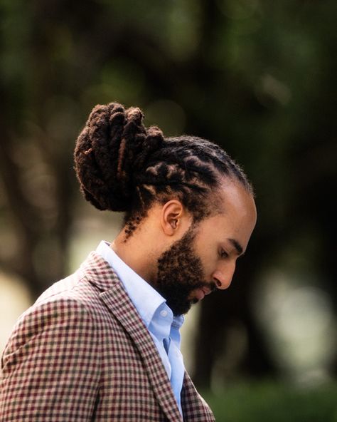 Dreadlock Bun, Cat Hairstyles, Loc Hairstyles For Men, Rasta Fashion, Cabelo Black, Pretty Dreads, Male Haircuts, Man Buns, Dreadlocks Hairstyles