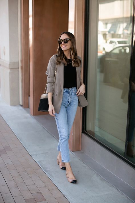 Everlane Easy Blazer + Agolde Riley Jeans — Girl Meets Gold Divorce Outfit, Fashion Motivation, Europe Honeymoon, Blazer Outfits Casual, Style Parisienne, Blazer Outfits For Women, Basic Wardrobe, Office Casual Outfit, Bollywood Outfits