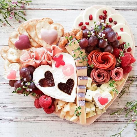 30+ Valentine’s Day Charcuterie Board Ideas Perfect For February; heart charcuterie board! This includes valentines day charcuterie board, valentines day charcuterie board kids, valentines day charcuterie board for 2, valentines day charcuterie board for two & more! This also includes valentines day charcuterie board ideas, valentines day charcuterie board dessert, valentines charcuterie, valentines charcuterie board, valentines charcuterie board ideas & more! #valentinesday #charcuterieboard Valentines Day Charcuterie Board, Valentines Day Charcuterie, Valentines Party Food, Valentines Brunch, Valentines Breakfast, Charcuterie Board Ideas, Charcuterie Inspiration, Party Food Platters, Valentines Day Food