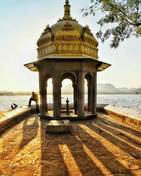 Fateh Sagar Lake, Udaipur #Rajasthan Fateh Sagar Lake Udaipur, Philippines House, Philippines House Design, Philippine Houses, Ancient Monuments, Amazing India, About India, Folk Festival, Indian Architecture