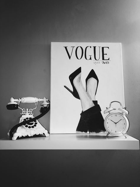 Vogue Canvas Painting, Black And White Painting Aesthetic, Vogue Art, White Paintings, Paint Inspo, Simple Canvas Paintings, Easy Canvas, Fashion Sketches Dresses, Easy Canvas Painting