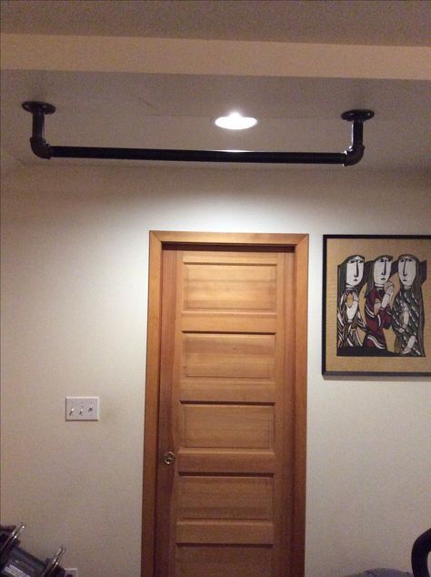 Pull Up Bar In Room, Pull Up Bar In Bedroom, Home Pull Up Bar Ideas, Pull Up Bar Aesthetic, Homemade Pull Up Bar, Diy Pull Up Bar, Doorway Pull Up Bar, Bar For Home, Ideal Bedroom