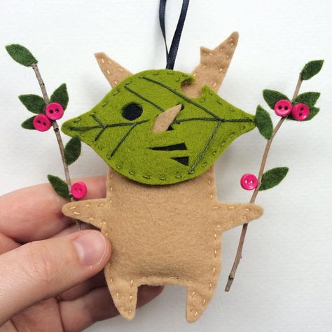 Felt Korok, Zelda Crafts, Zelda Diy, Zelda Party, Geek Christmas, Diy Crafts Ideas, Zelda Birthday, Creation Art, Felt Crafts Diy