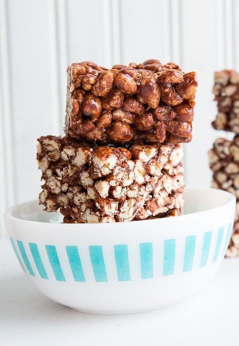 Chewy Chocolate Puffed Wheat Squares. These retro squares are just like your Grandma used to make! There's nothing like a Puffed Wheat Square for a treat! Puffed Wheat Cake, Puffed Wheat Cereal, Puffed Wheat Squares, Magic Cookie Bar Recipe, Puffed Wheat, Chocolate Puff, Square Recipes, Crowd Pleasing Recipes, Cereal Bars