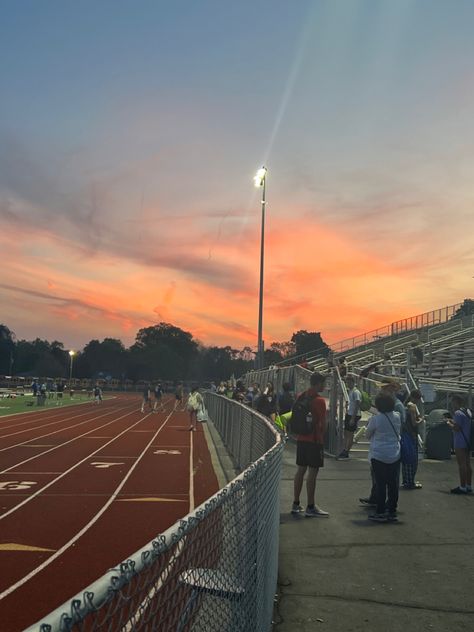 Outdoor Track Aesthetic, Track Girl Aesthetic Black, Sprinting Aesthetic, Track Field Aesthetic, Track Meet Aesthetic, Indoor Track Aesthetic, Track Team Aesthetic, Track Aesthetic Running, Track Runner Aesthetic