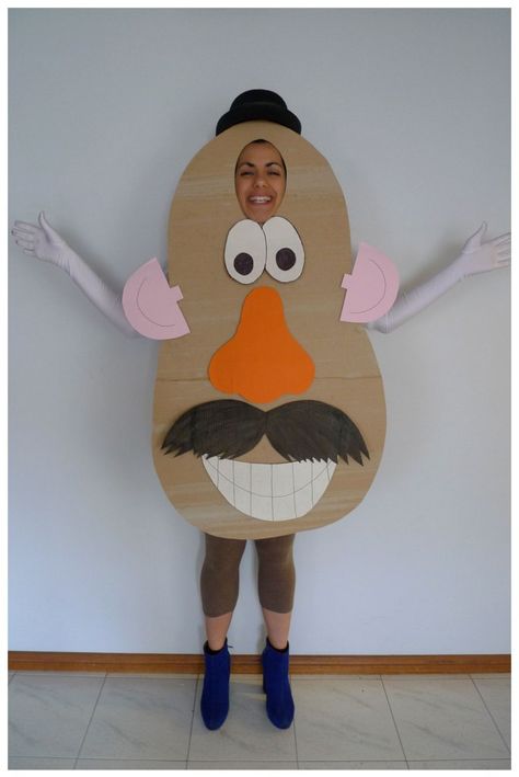 Mr Potato Head costume Buffy The Vampire Slayer Movie, Mr Potato Head Costume, Fantasias Toy Story, Fantasia Diy, Cardboard Costumes, Disfraz Toy Story, Octonauts Cake, Toy Story Halloween, Cardboard Costume