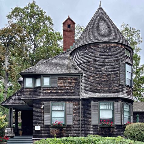 Buildings of New England | Villino Cottage // 1882 // Shingle style // “Villino” was built in 1882 for $7,553, as a summer residence for Ms. Frances L. Skinner, a… | Instagram Shingle Style Architecture, Shingle House, Shake Shingle, Shingle Siding, Gate House, House Siding, New England, Built In, Siding