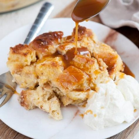 Brioche bread pudding - Everyday Delicious Apple Walnut Cake, Dinner Soup Recipes, Brioche Bread Pudding, Sweet Cheese, Old Fashioned Bread Pudding, Bread Pudding Easy, Brioche Recipe, Apple Walnut, Homemade Pudding