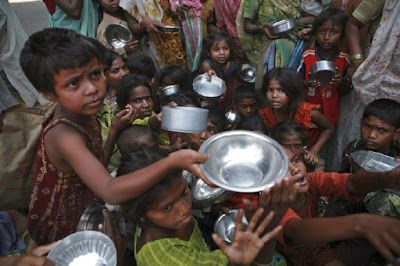 300000 children forced to beg in India Poor People Food, Poverty And Hunger, Hungry Children, World Hunger, Help The Poor, Bible Images, Painting Competition, Forced Labor, Poor Children